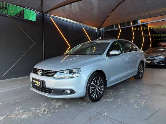 VOLKSWAGEN JETTA 2.0 TSI HIGHLINE 200CV GASOLINA 4P TIPTRONIC